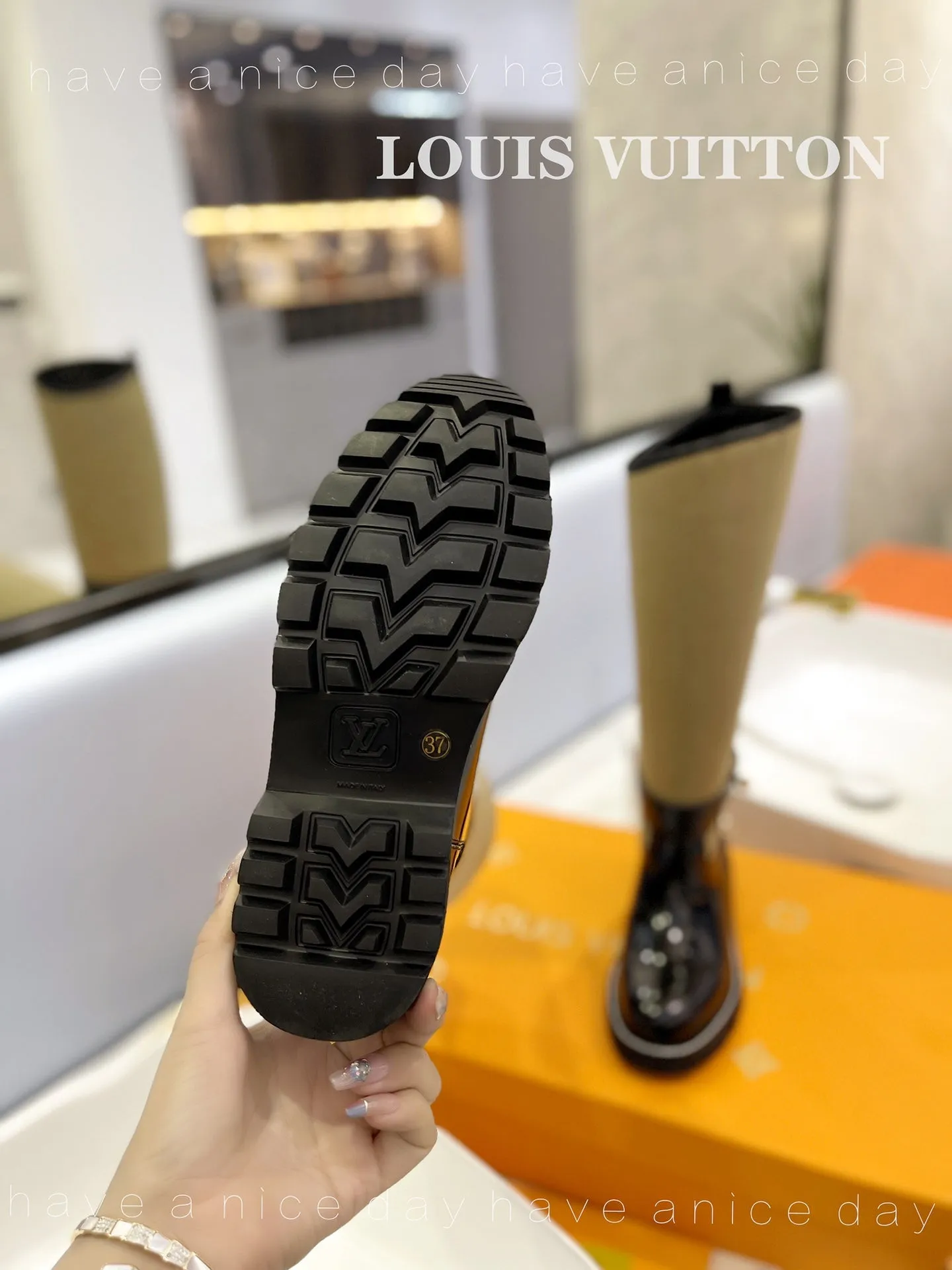 High Quality  LUV BOOTS 028