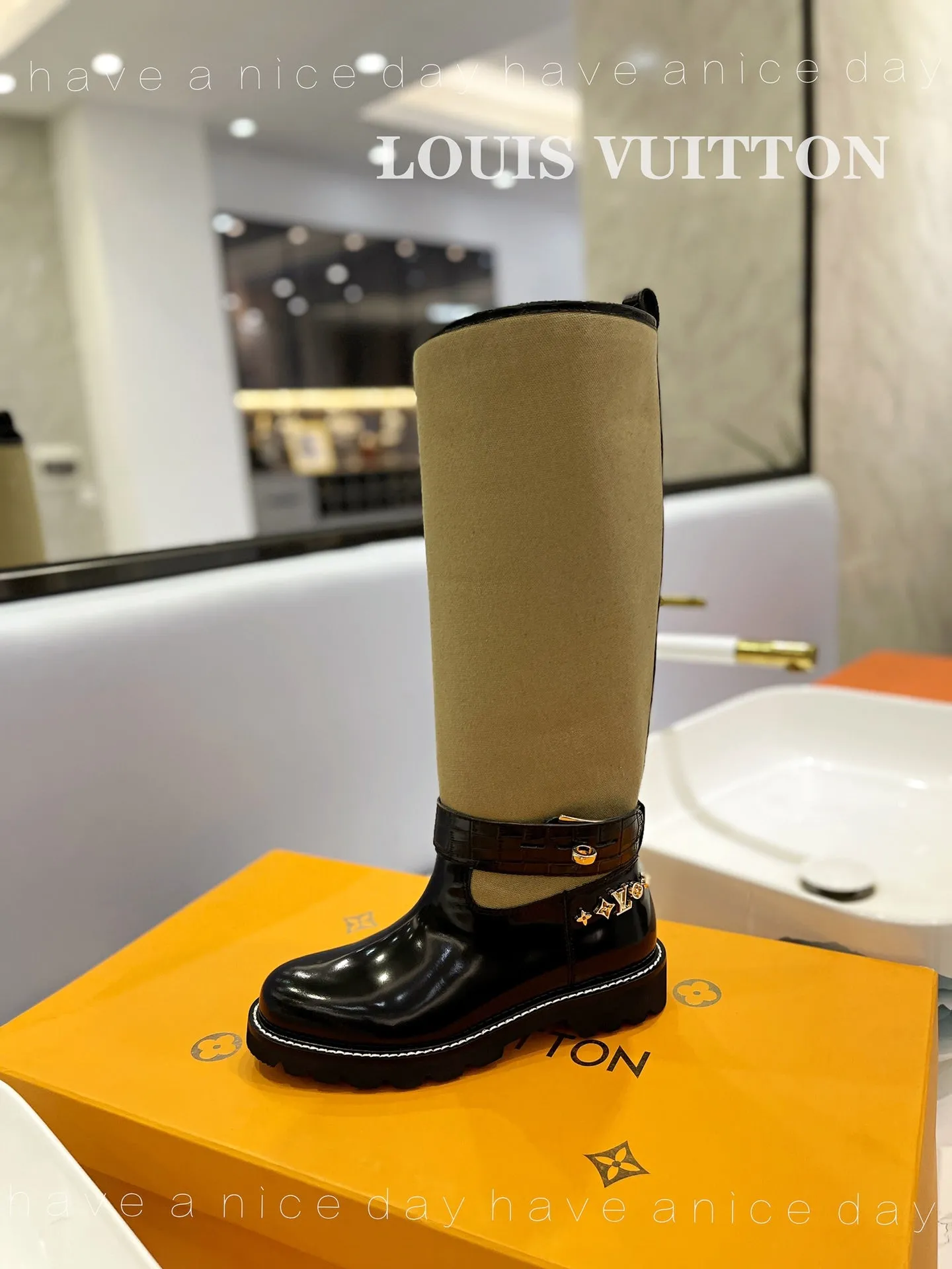 High Quality  LUV BOOTS 028