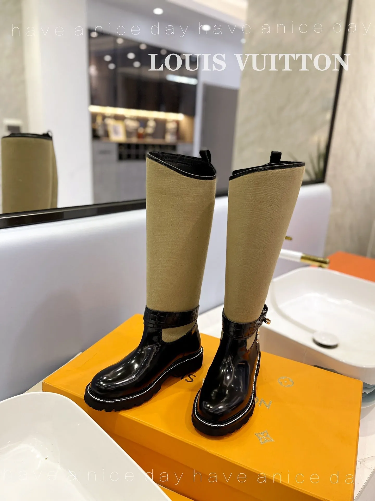 High Quality  LUV BOOTS 028